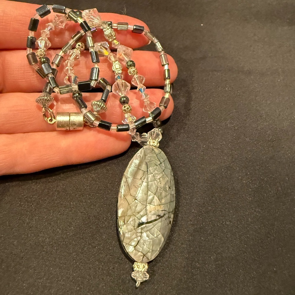 Elegant Vintage Abalone Pendant Necklace with Crystal Beads